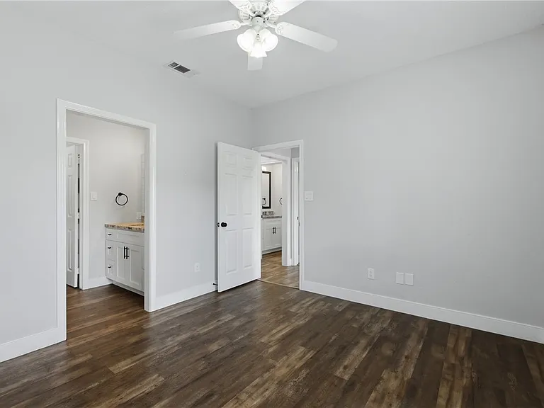 239 Navarro Dr — Photo 10