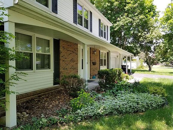 3rd image of 202 Heather Ln