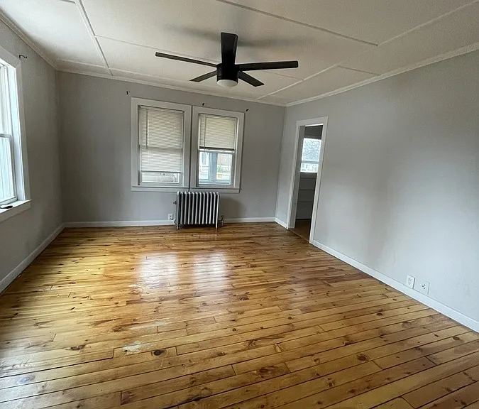 25 New Rochester Rd — Photo 4