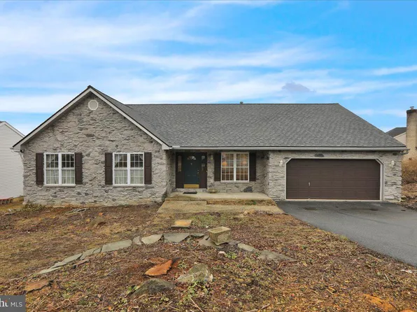 3305 Regency Dr, Sinking Spring, PA 19608