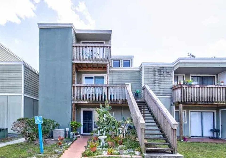 1st image of 228 Scottsdale Sq