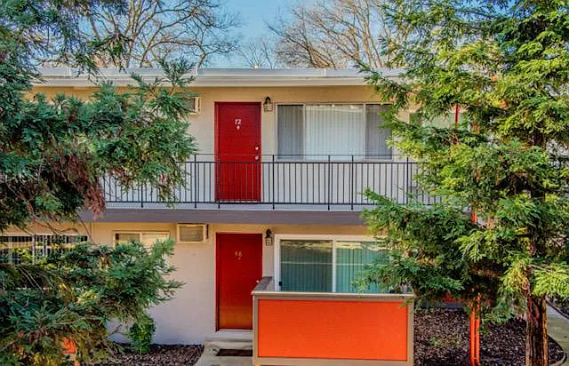Hillcrest Apartments — Photo 3