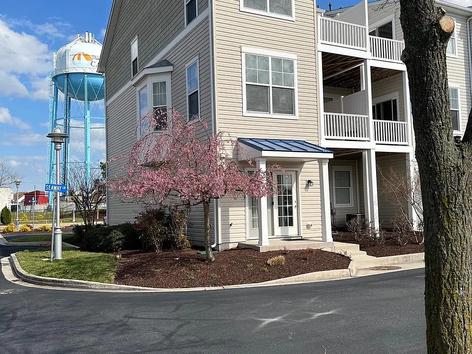 401 N Seaway Ct