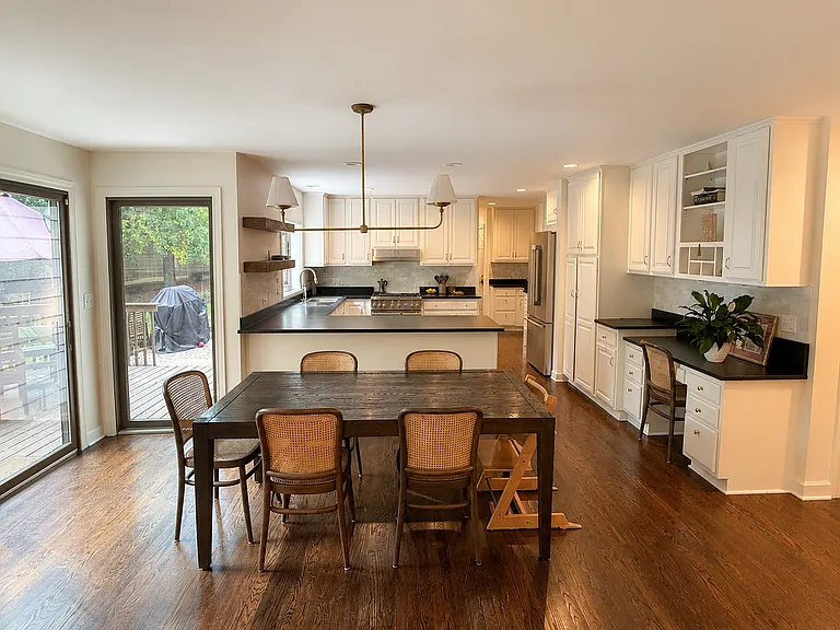 Kitchen table area