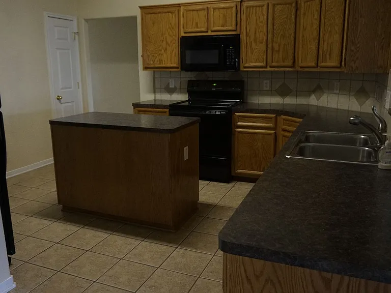 5404 Hunters Ridge Trl — Photo 7