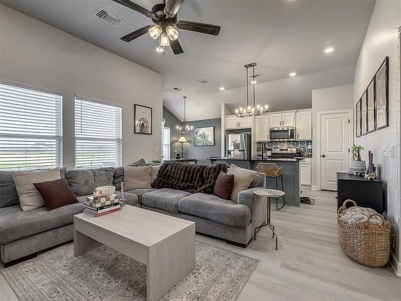 4th image of 15732 Caney Dr