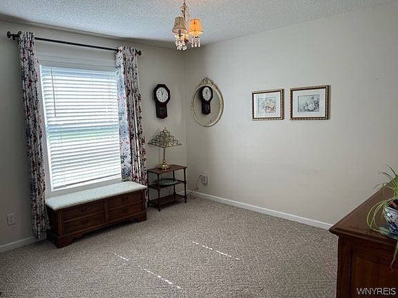 3rd image of 800 Meadowbrook Dr