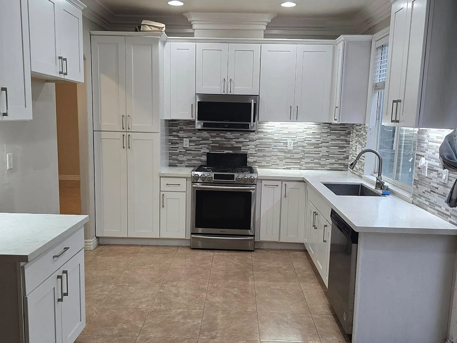 4 bed, 2491 sqft, $4,800 — Photo 3