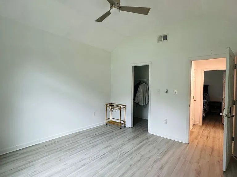 103 Meadow Creek Dr — Photo 26