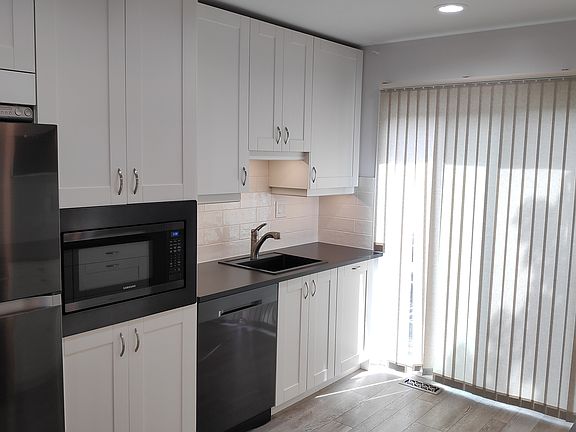 3rd image of 7315 Winthrop Way Unit 8