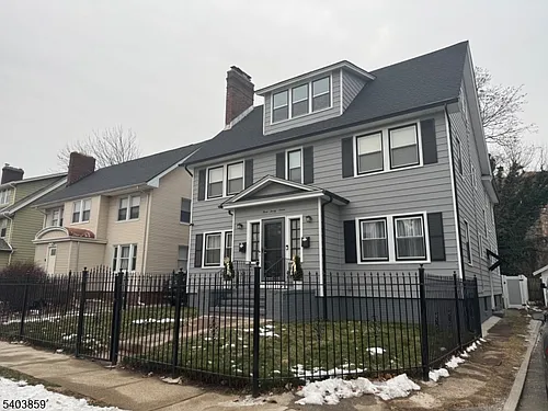 327 N Maple Ave Photo 1