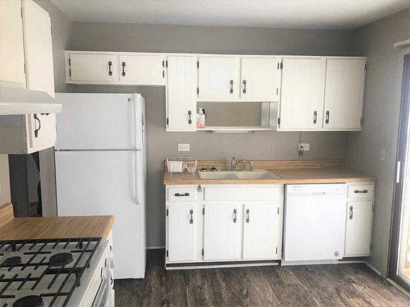 4th image of 217 Yellow Pine Dr