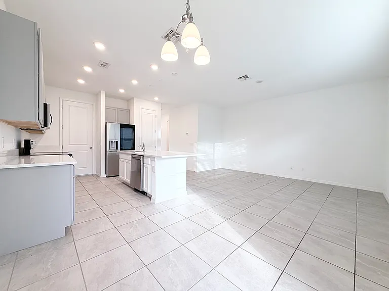 1542 Discovery St — Photo 5