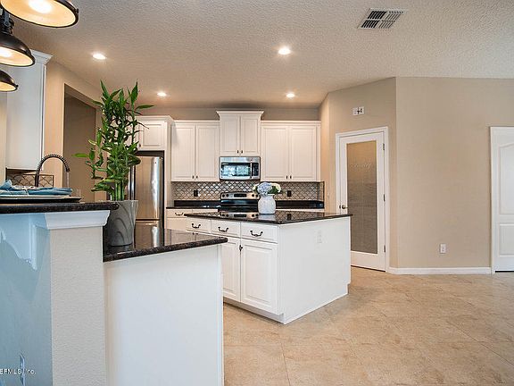 5th image of 18 Glenalby Pl