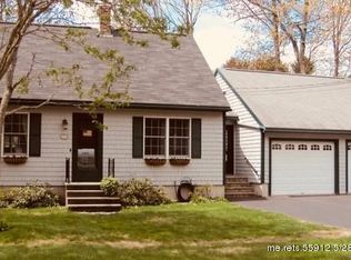 28 Hanson Dr, Topsham, ME 04086