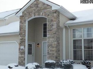 208 Stonebridge Ct, Mayfield Hts, OH 44143