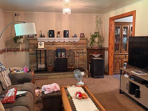2nd image of 126 Acorn Ln