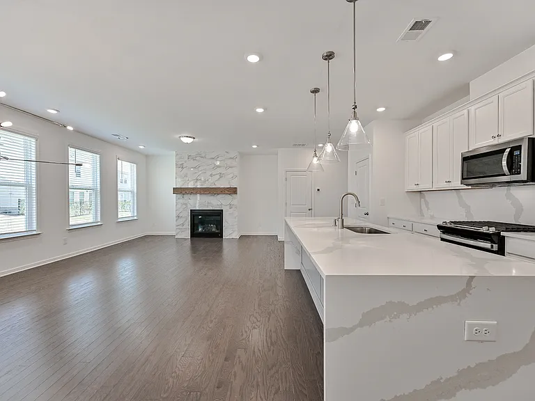 3928 Hester St — Photo 14