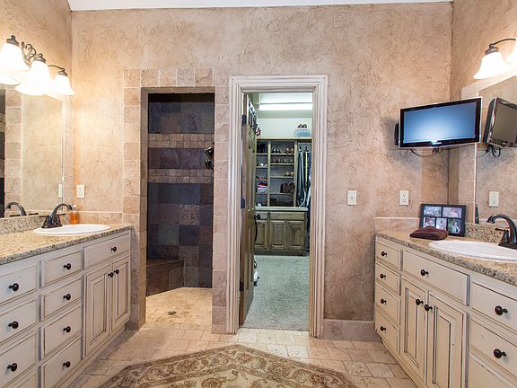 His n hers vanities & walk-in closet
