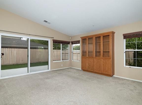 3rd image of 811 Mimosa Creek Ln