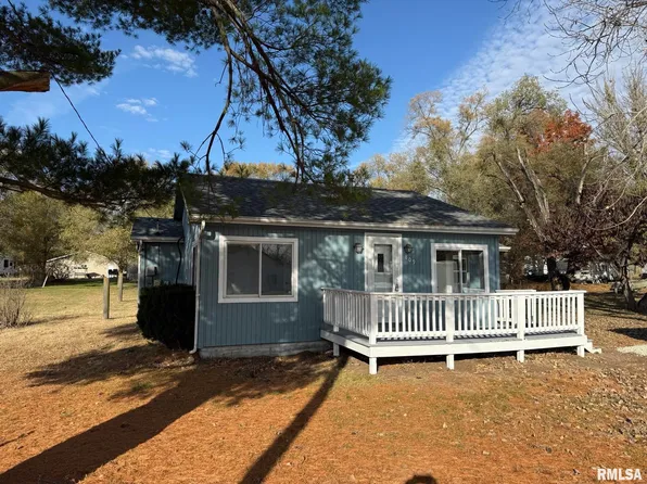 809 N 4th St, Oquawka, IL 61469