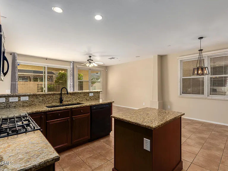 2343 E Sunland Ave — Photo 8