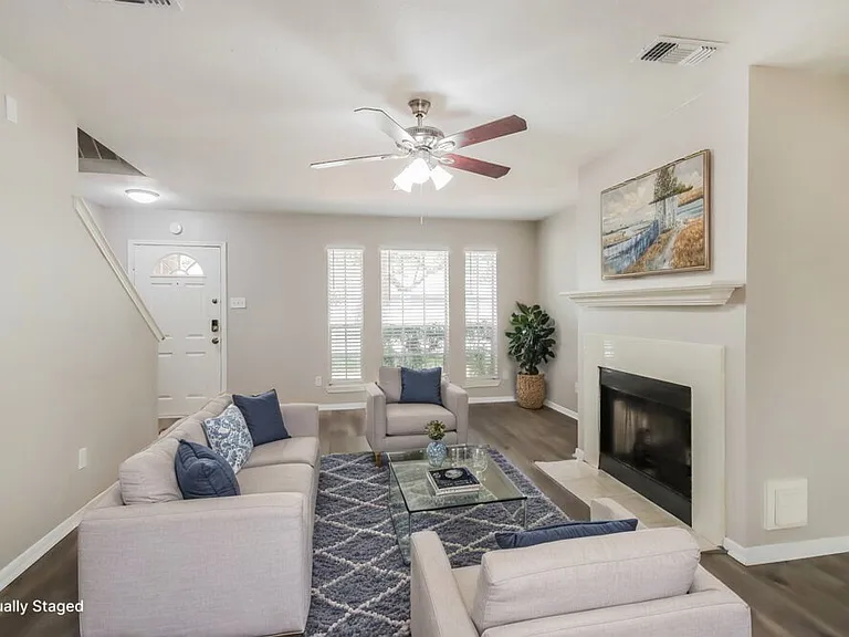 18450 Hollow Oaks Cir — Photo 5