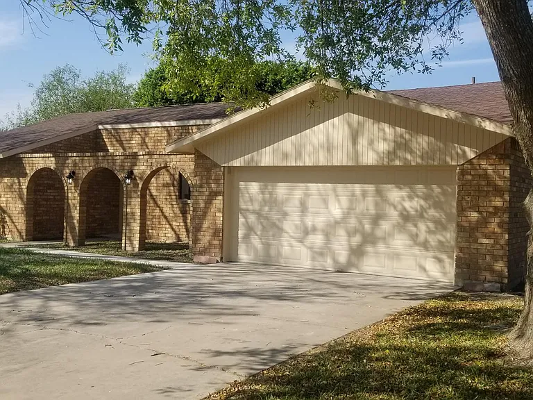 901 Tesoro Ave — Photo 2