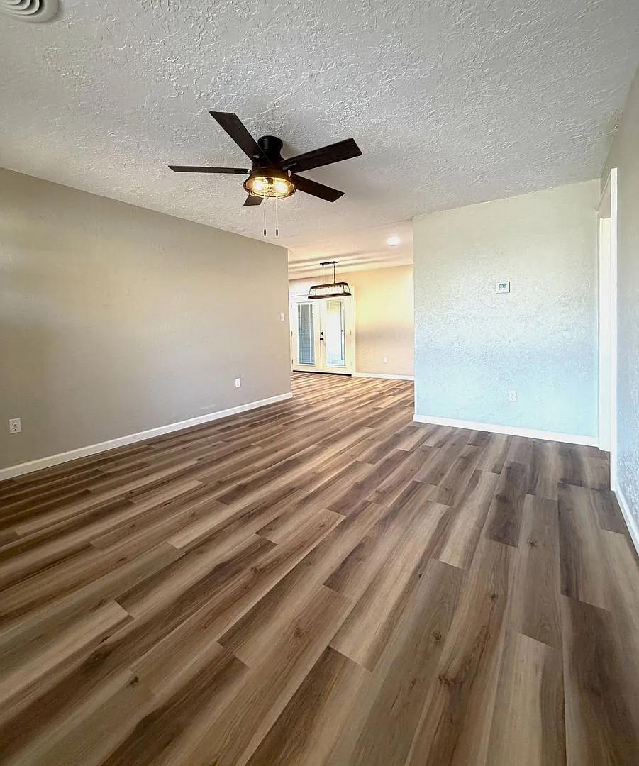 6710 Sw Embassy Cir - Available Now! — Photo 2