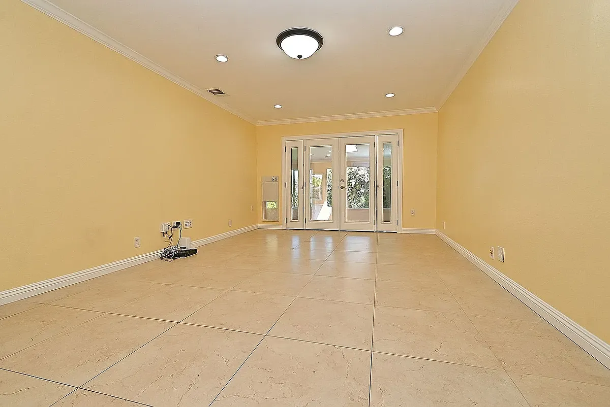 Building Photo - 102 Visa Ct