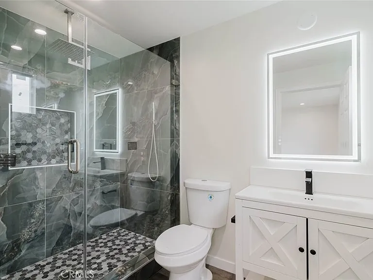 7732 Etiwanda Ave #1/2 — Photo 17