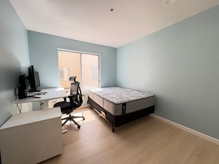 414 Galleria Dr #4 — Photo 20
