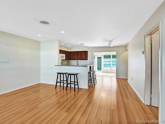 3rd image of 5420 NE 17th Ter #0