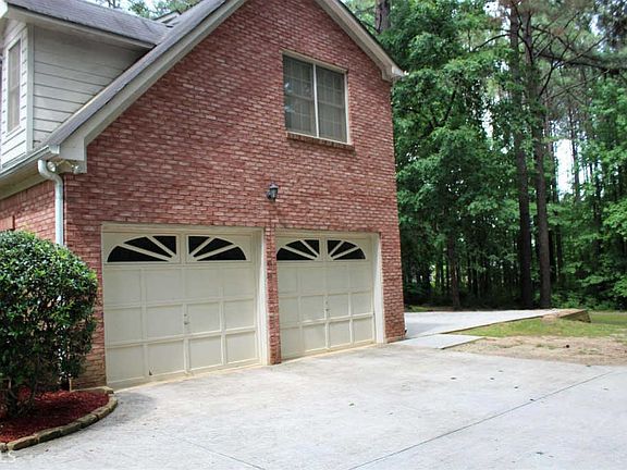3rd image of 220 Longwood Dr