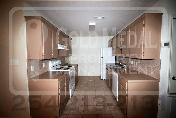 217 Janelle Dr — Photo 3