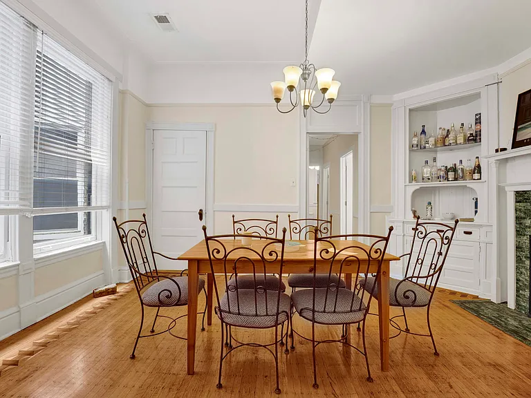 2522 N Burling St #2 — Photo 11