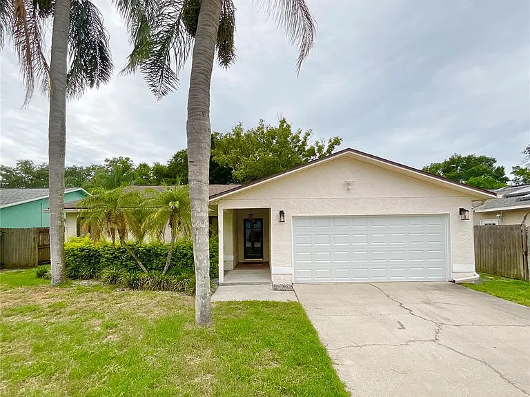 2468 Gulfbreeze Cir — Photo 1