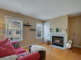 704 Gazebo Cir #704, Reading, MA 01867