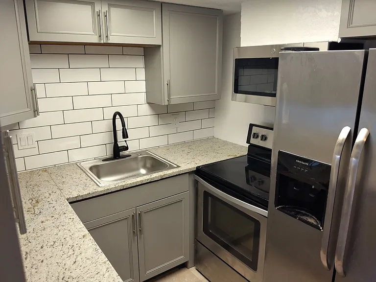199 Fulton St NE #4 — Photo 2