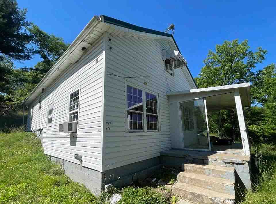 1st image of 573 Arnoldsburg Rd