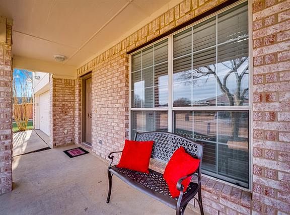 4th image of 825 Topaz Dr