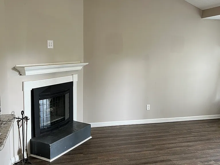 506 Old Harrods Creek Rd — Photo 3