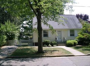 29 S Pine Creek Ct, Fairfield, CT 06824