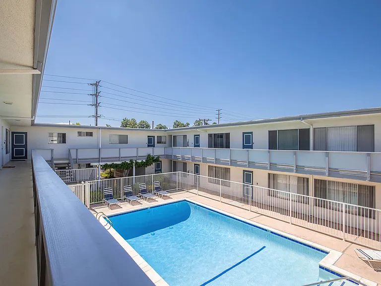 Ocean West Apartments — Photo 9