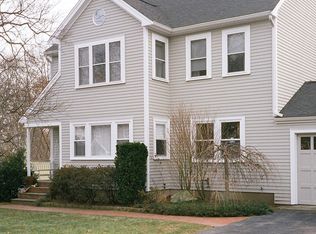 92 Grosvenor Rd, Needham, MA 02492