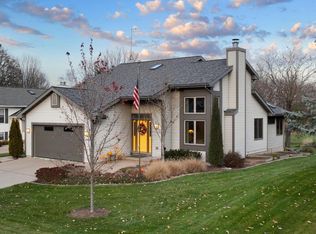 1008 N Cambridge Ct, Waunakee, WI 53597