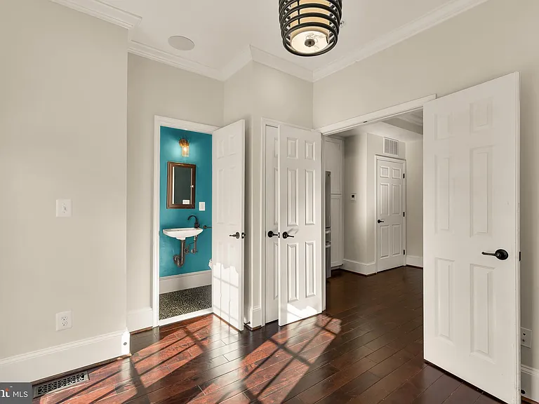 1609 Levis St NE — Photo 31