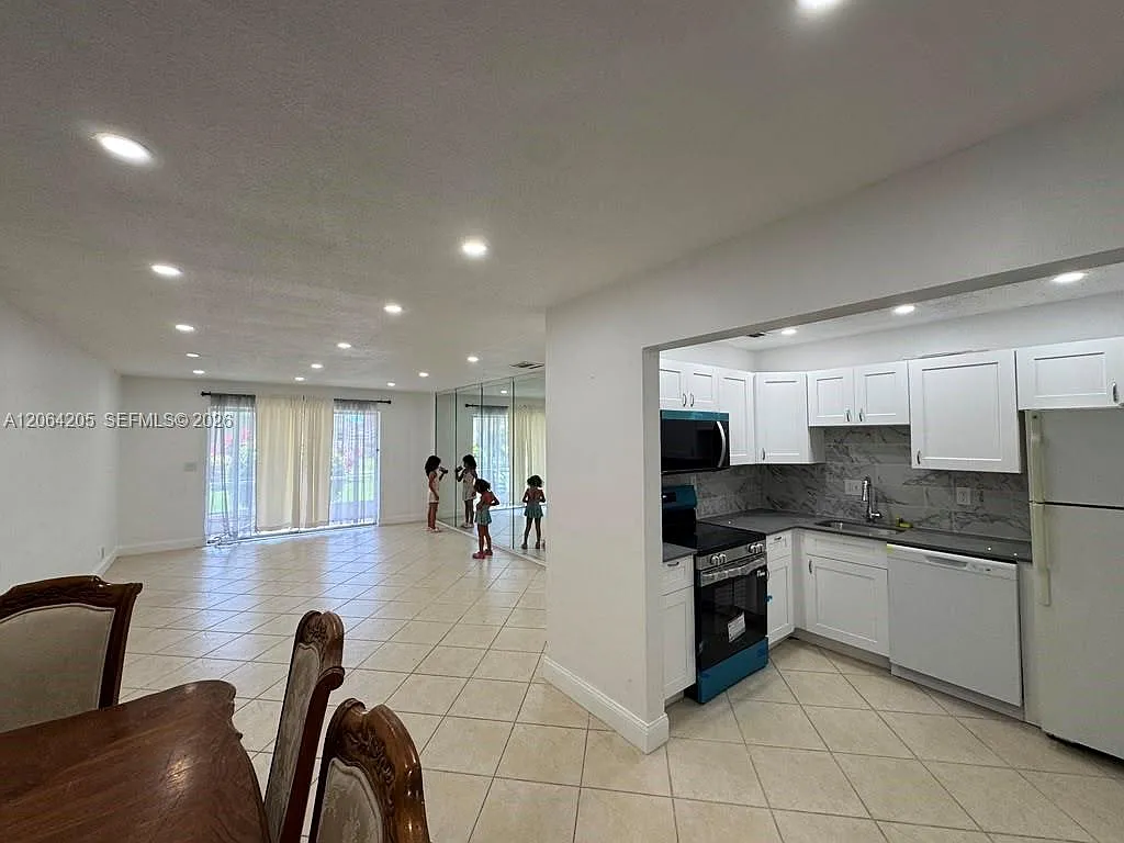 Golden Isles Condo Apts — Photo 2