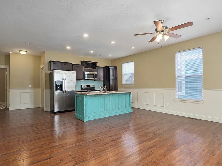 1040 E Walnut St #D — Photo 3