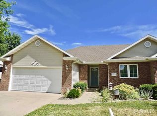 1201 El Camino Dr, Pekin, IL 61554